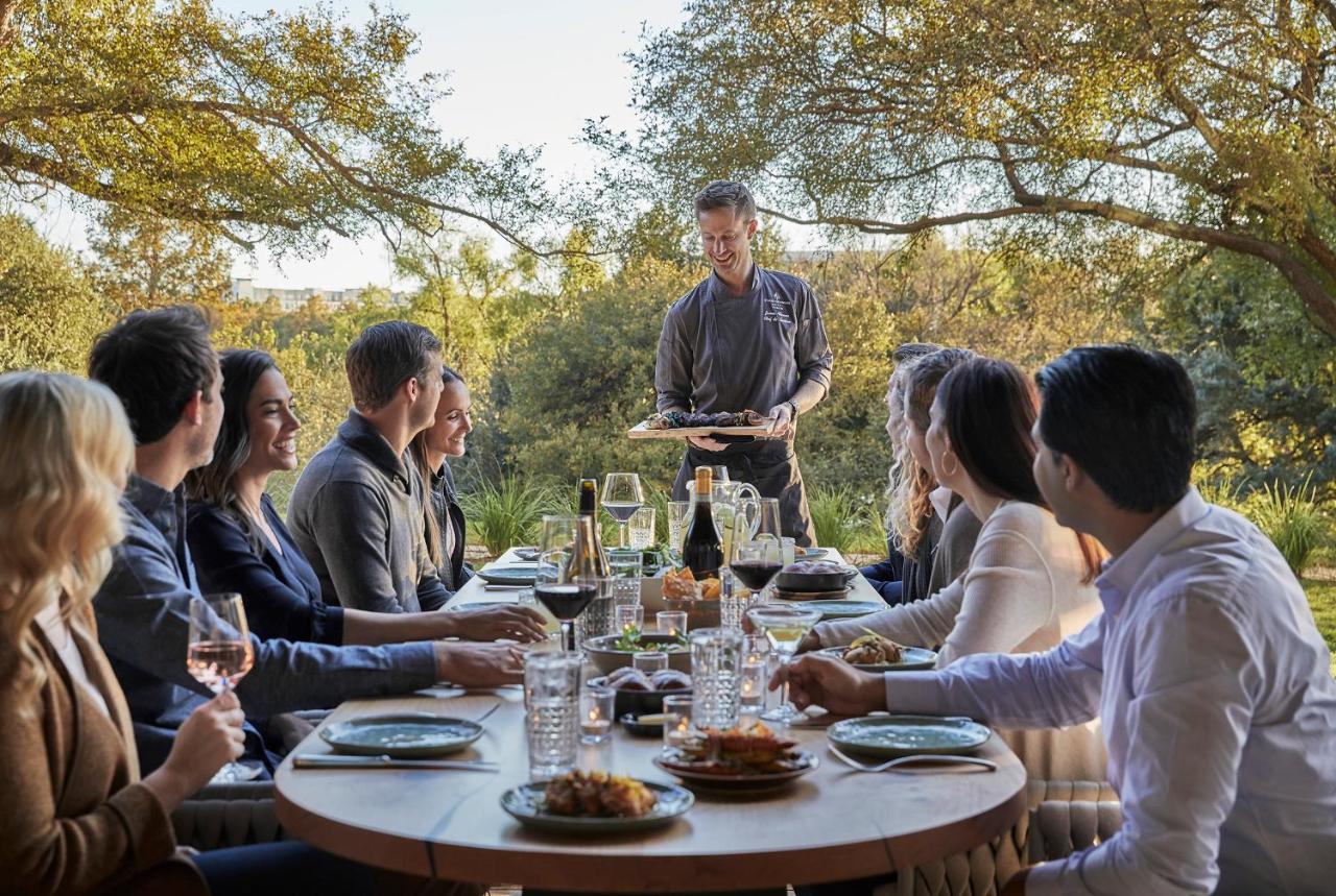 Four Seasons Hotel Austin Bagian luar foto